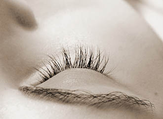 eye brow tweezers